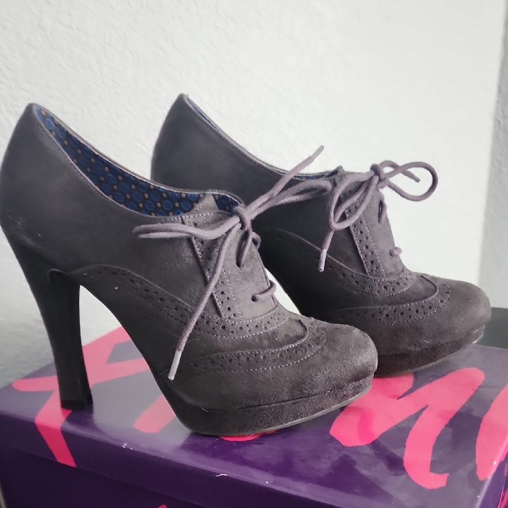 Fioni - Dark Grey Suede Lace up Heels - Sz 7.5 - Never Worn
